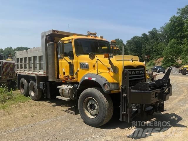 Mack 700 スノーブレードとプラウ