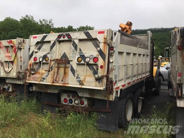 Mack 700 スノーブレードとプラウ