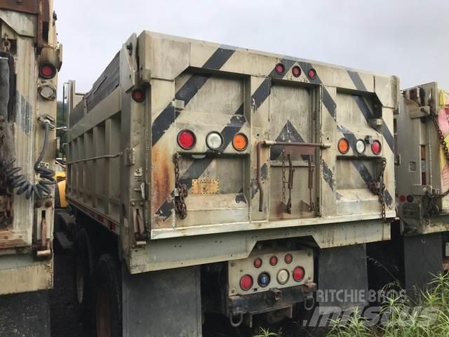 Mack 700 スノーブレードとプラウ