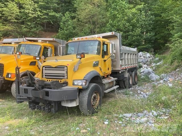 Mack 700 スノーブレードとプラウ