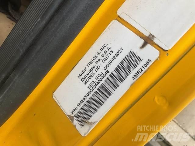 Mack 700 スノーブレードとプラウ
