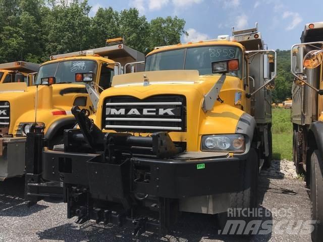 Mack 700 スノーブレードとプラウ
