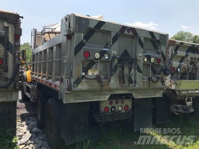 Mack 700 スノーブレードとプラウ
