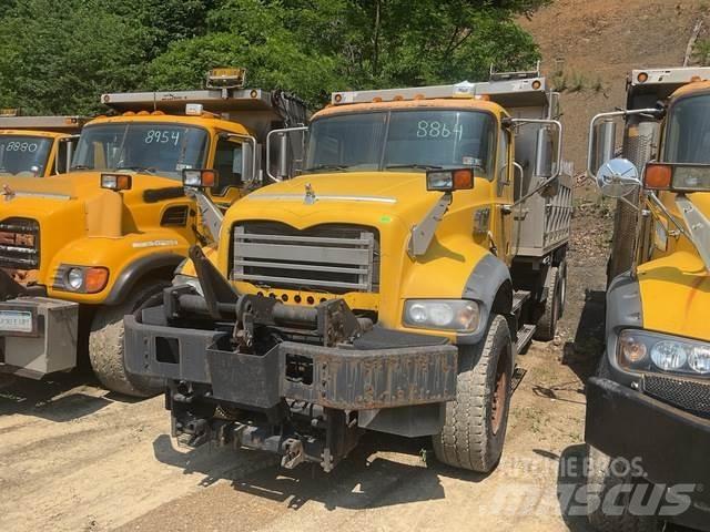 Mack 700 スノーブレードとプラウ