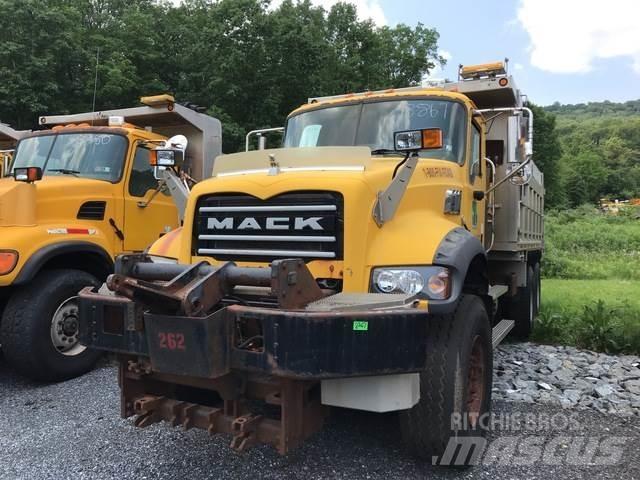 Mack 700 スノーブレードとプラウ