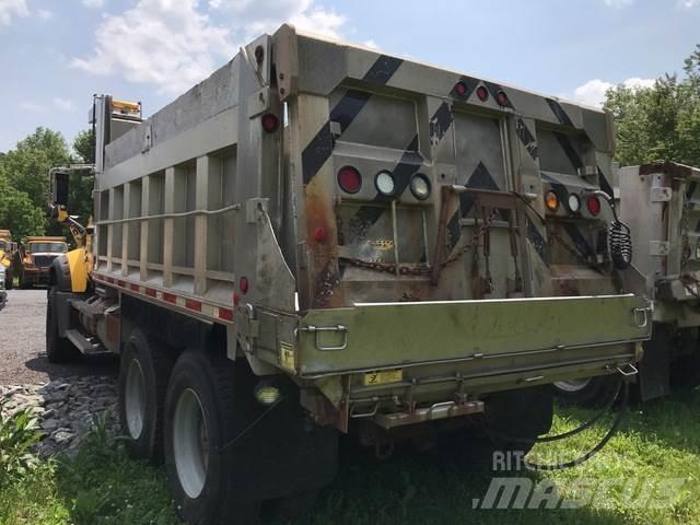 Mack 700 スノーブレードとプラウ