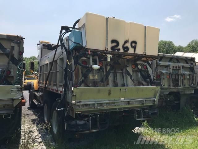 Mack 700 スノーブレードとプラウ