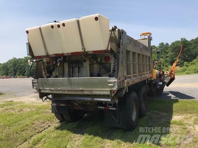 Mack 700 スノーブレードとプラウ