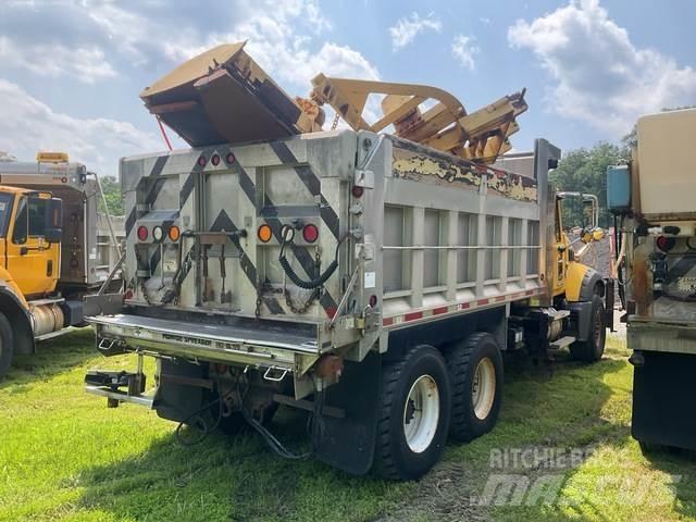 Mack 700 スノーブレードとプラウ