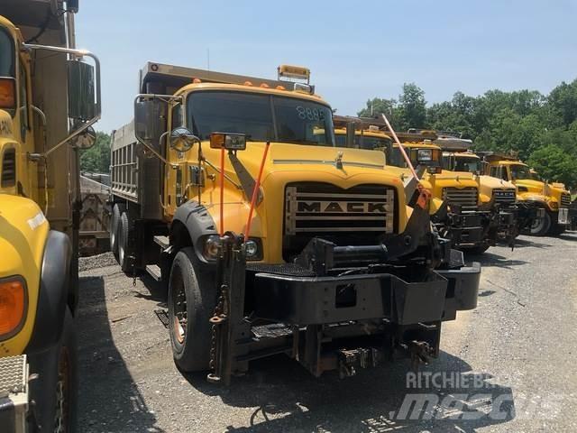 Mack 700 スノーブレードとプラウ