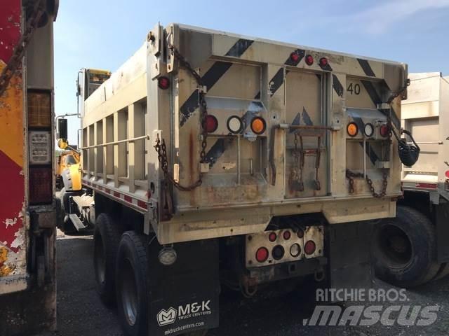 Mack 700 スノーブレードとプラウ