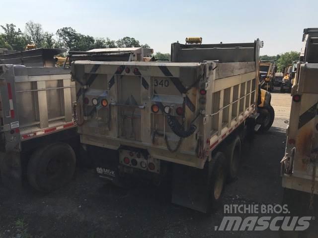 Mack 700 スノーブレードとプラウ