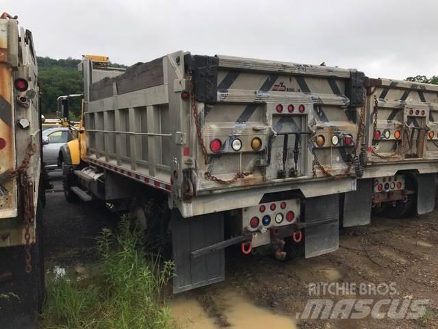 Mack 700 スノーブレードとプラウ