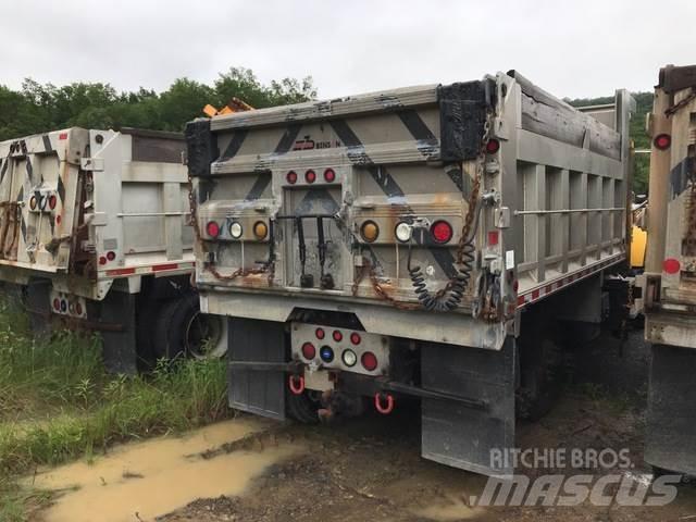 Mack 700 スノーブレードとプラウ