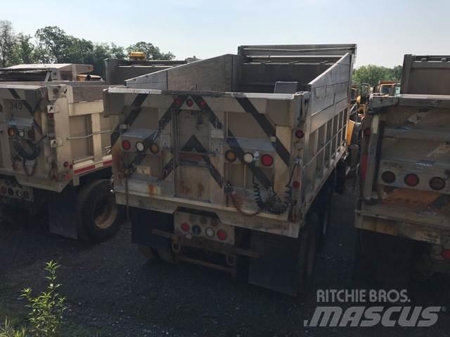 Mack 700 スノーブレードとプラウ
