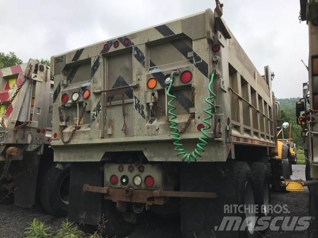 Mack 700 スノーブレードとプラウ