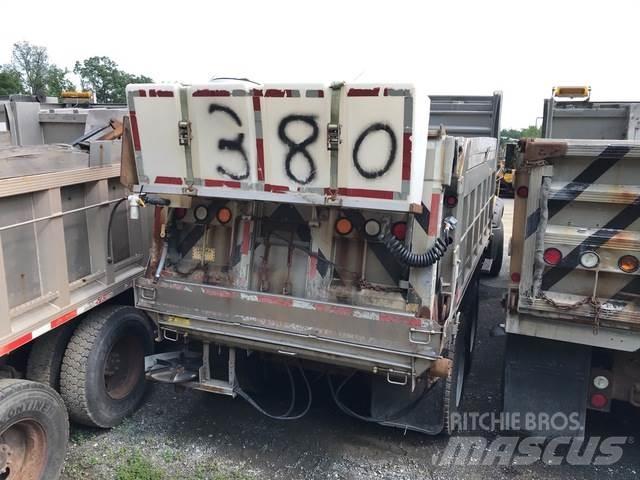Mack 700 スノーブレードとプラウ