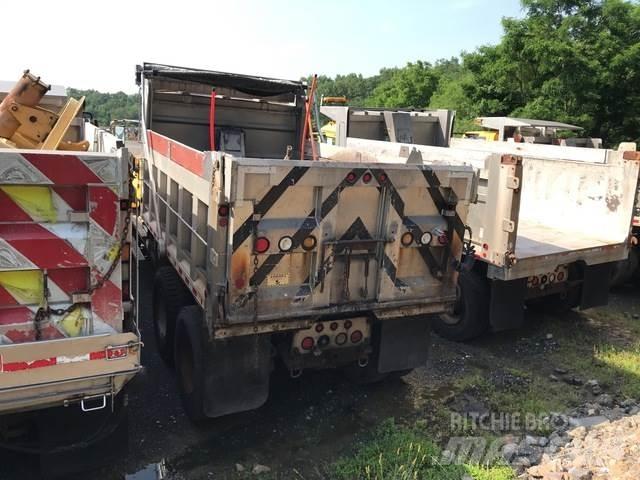 Mack 700 スノーブレードとプラウ