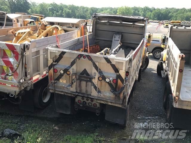Mack 700 スノーブレードとプラウ