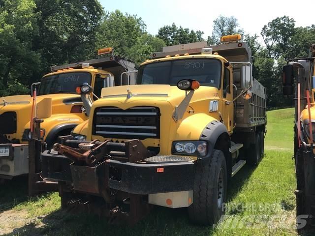 Mack 700 スノーブレードとプラウ