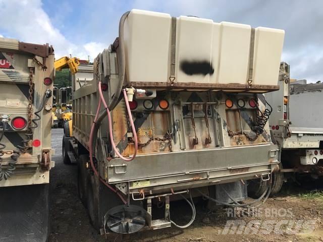 Mack 700 スノーブレードとプラウ