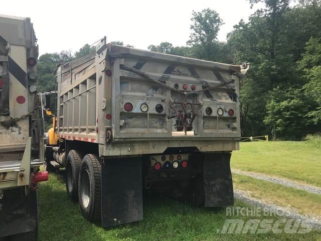 Mack 700 スノーブレードとプラウ