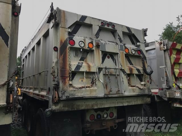 Mack 700 スノーブレードとプラウ