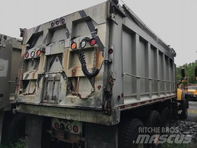 Mack 700 スノーブレードとプラウ