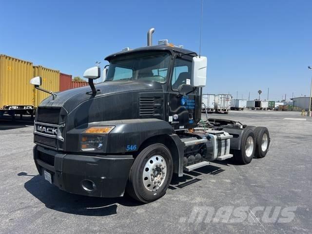 Mack AN64T 中古トラクターヘッド | トレーラーヘッド