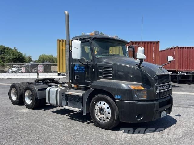 Mack AN64T 中古トラクターヘッド | トレーラーヘッド