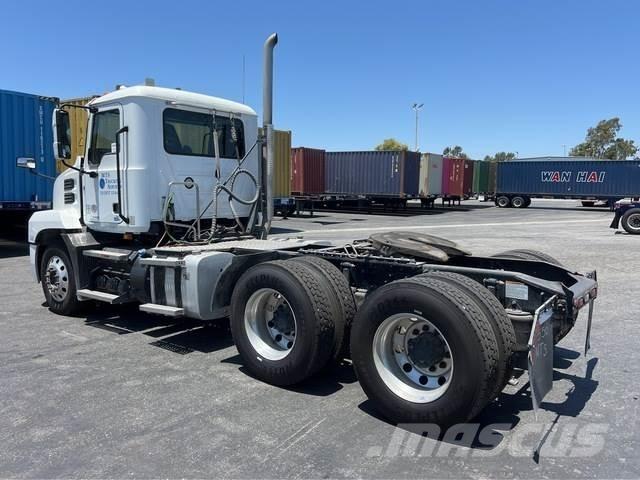 Mack AN64T 中古トラクターヘッド | トレーラーヘッド