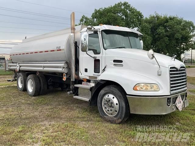 Mack CH613 タンカートラック