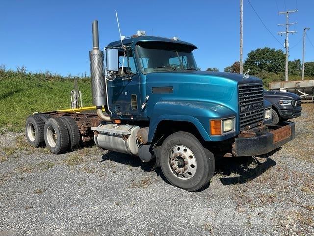 Mack CH613 キャビン及び内装