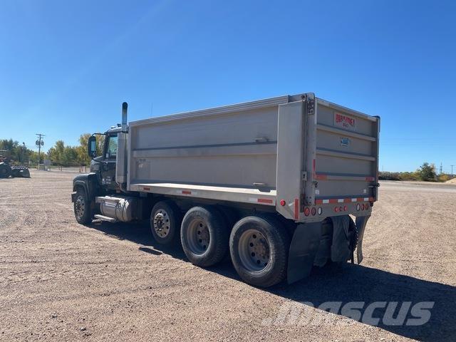 Mack CHN613 ダンプ