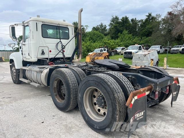 Mack CHU613 中古トラクターヘッド | トレーラーヘッド