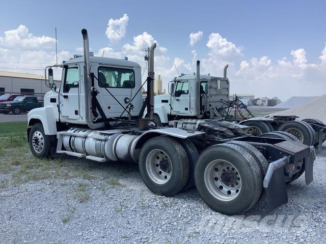 Mack CHU613 中古トラクターヘッド | トレーラーヘッド