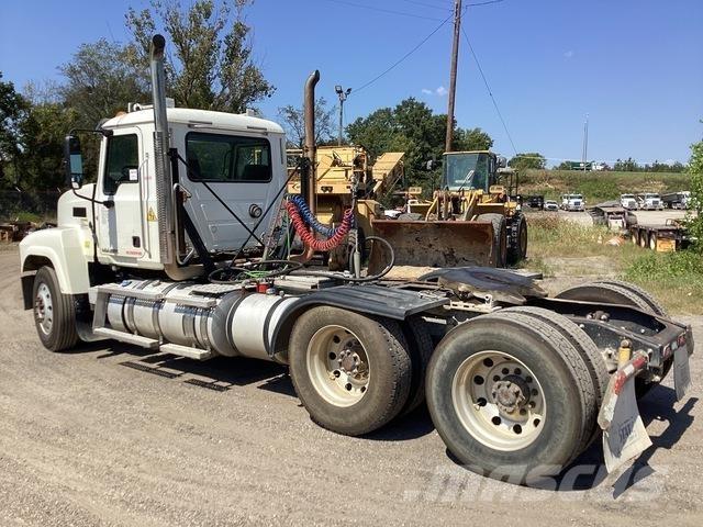 Mack CHU613 中古トラクターヘッド | トレーラーヘッド