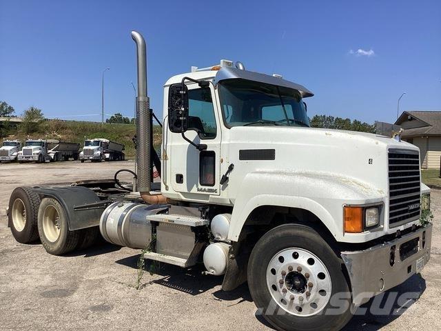 Mack CHU613 中古トラクターヘッド | トレーラーヘッド