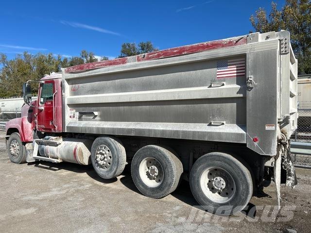 Mack CHU613 ダンプ