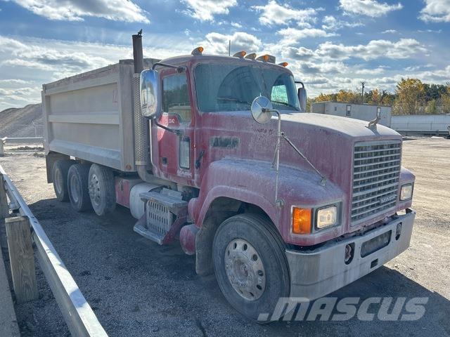 Mack CHU613 ダンプ