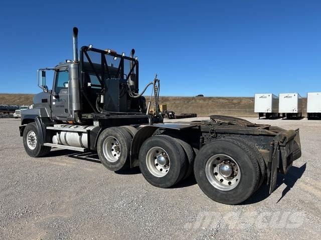 Mack CL713 中古トラクターヘッド | トレーラーヘッド