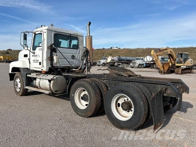 Mack CL733 中古トラクターヘッド | トレーラーヘッド