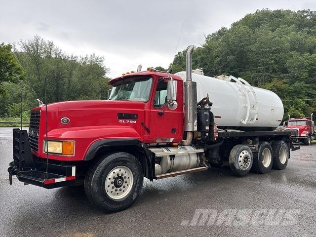 Mack CL733 コンバイン／バキュームトラック