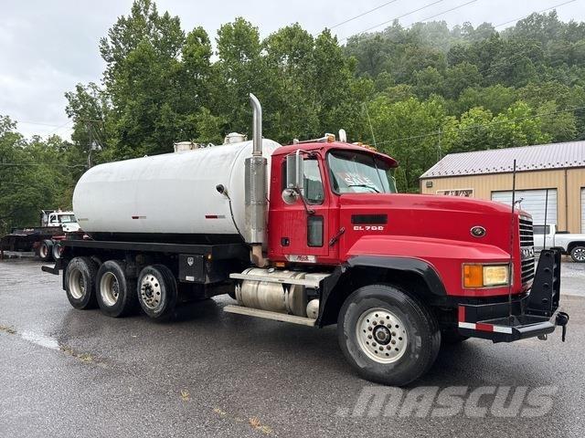 Mack CL733 コンバイン／バキュームトラック