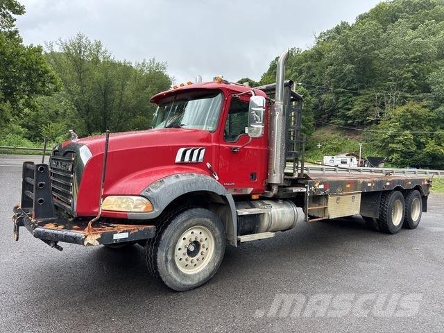 Mack CT713 レッカー車