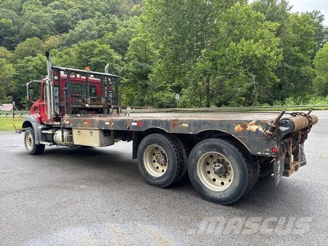 Mack CT713 レッカー車