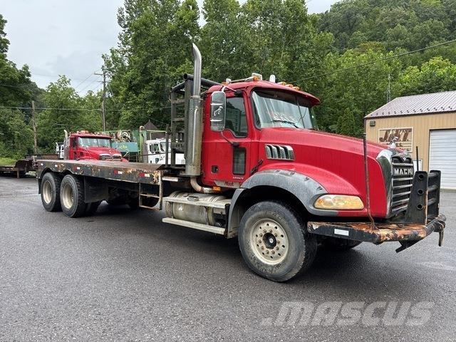 Mack CT713 レッカー車