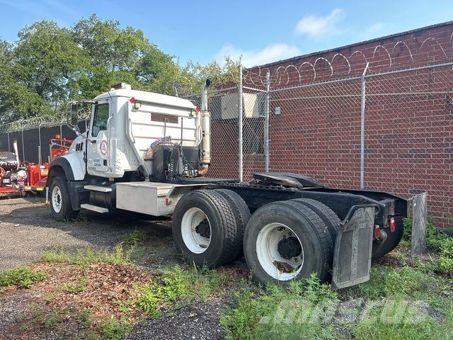 Mack CTP713 中古トラクターヘッド | トレーラーヘッド