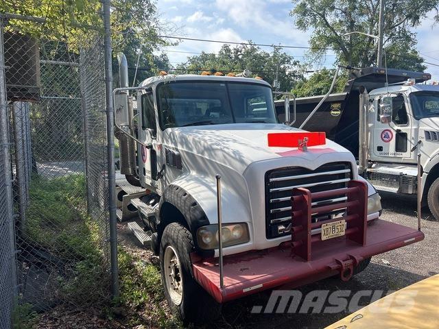 Mack CTP713 中古トラクターヘッド | トレーラーヘッド