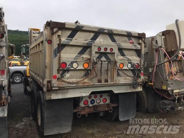 Mack CV700 スノーブレードとプラウ